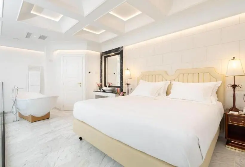 キングサイズベッドのスイートルーム, Ortea Palace Hotel, Sicily, Autograph Collection
