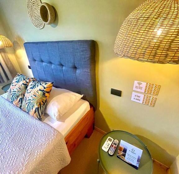 Номер Deluxe, Y Cabinas Del Trópico