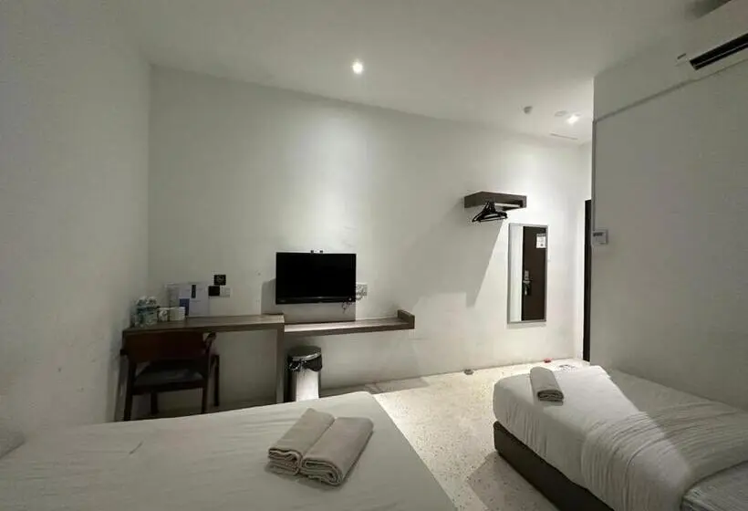 Deluxe Kolmen Hengen Huone, W F Motel