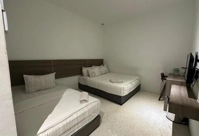 Deluxe Kolmen Hengen Huone, W F Motel