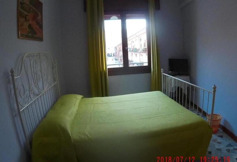 スタンダードトリプルルーム, The Caponi Bros