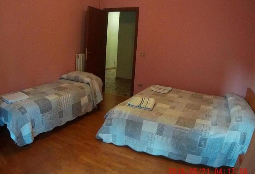 スタンダードトリプルルーム, The Caponi Bros