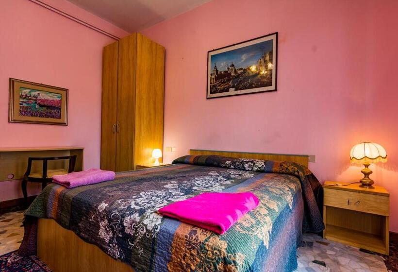 スタンダードトリプルルーム, The Caponi Bros