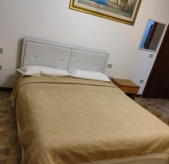 スタンダードルーム, The Caponi Bros