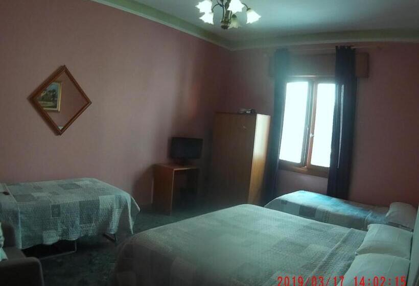 スタンダード4人部屋, The Caponi Bros