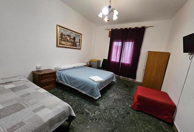 スタンダード4人部屋, The Caponi Bros