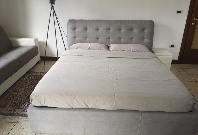 اتاق کلاسیک سه تخته, New Life