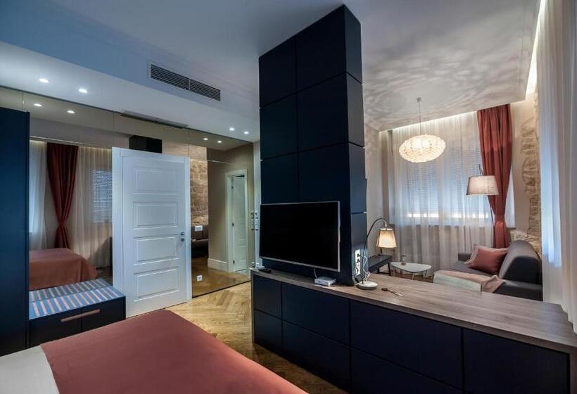 带海景的复工套房, Zadera Accommodation