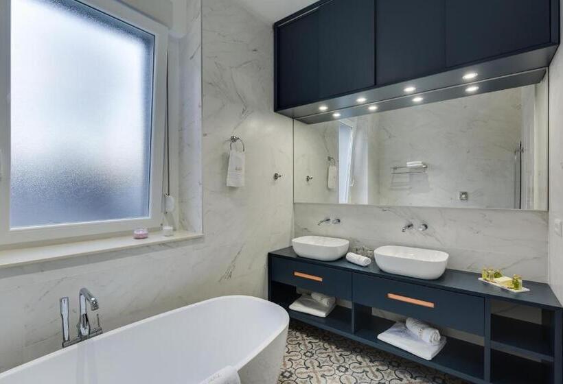 带海景的复工套房, Zadera Accommodation