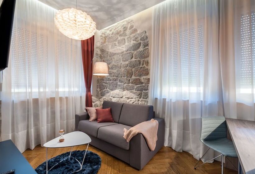 带海景的复工套房, Zadera Accommodation