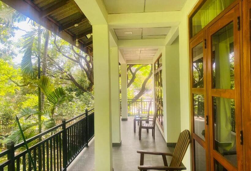 Deluxe Driepersoonskamer, Girilena Resort