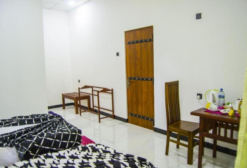 Deluxe Driepersoonskamer, Girilena Resort