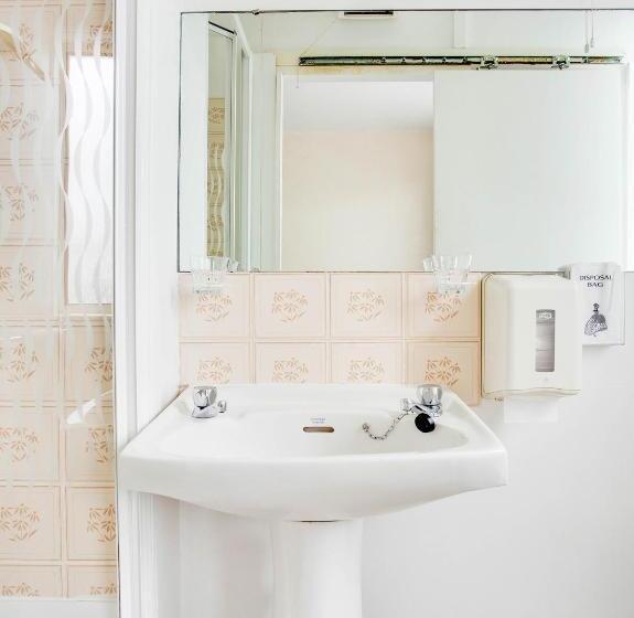 Номер Стандарт, Godolphin Arms Hotel