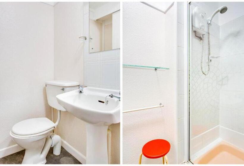 패밀리 룸, Godolphin Arms Hotel