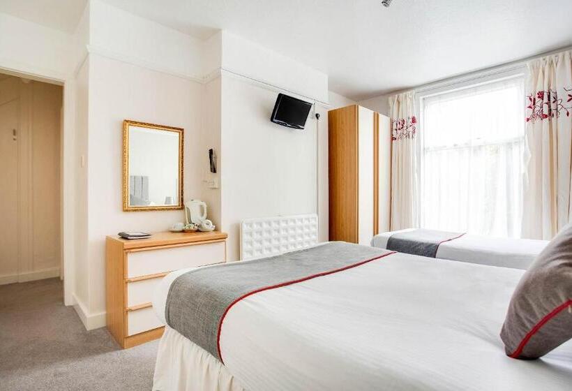 Семейный Номер, Godolphin Arms Hotel