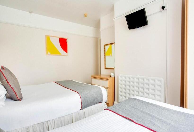 Семейный Номер, Godolphin Arms Hotel