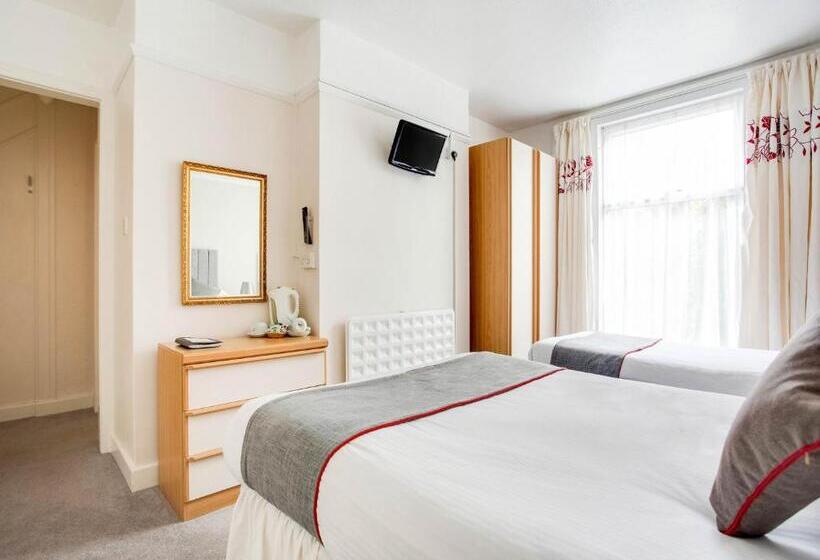 패밀리 룸, Godolphin Arms Hotel