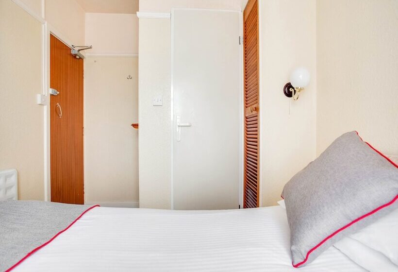Номер Стандарт Индивидуальный, Godolphin Arms Hotel