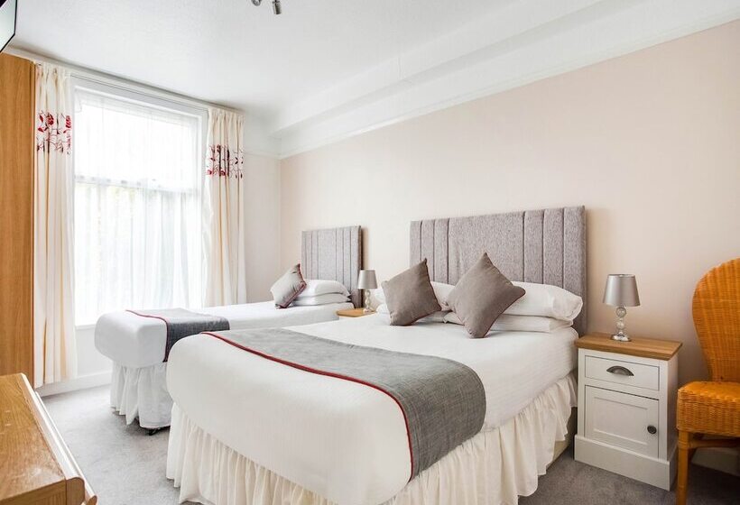 패밀리 룸, Godolphin Arms Hotel