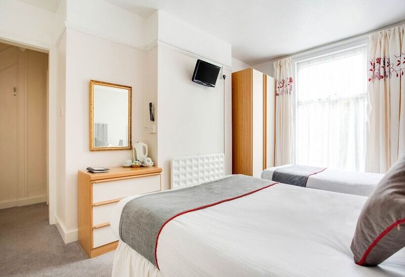 Семейный Номер, Godolphin Arms Hotel