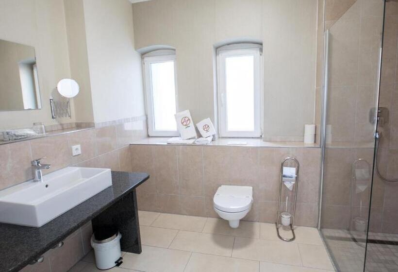 Семейный Номер, Amtsapotheke