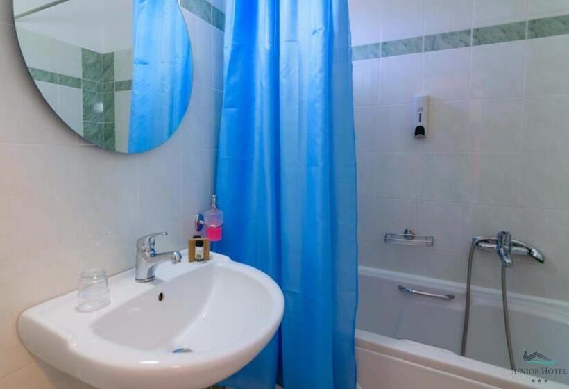 חדר סופריור, Junior