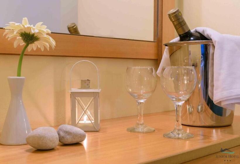 חדר סופריור, Junior