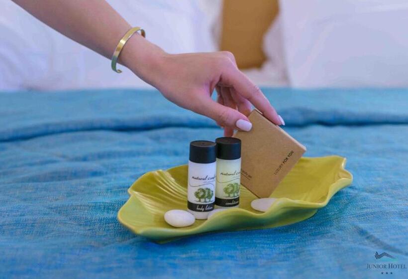 חדר סופריור, Junior