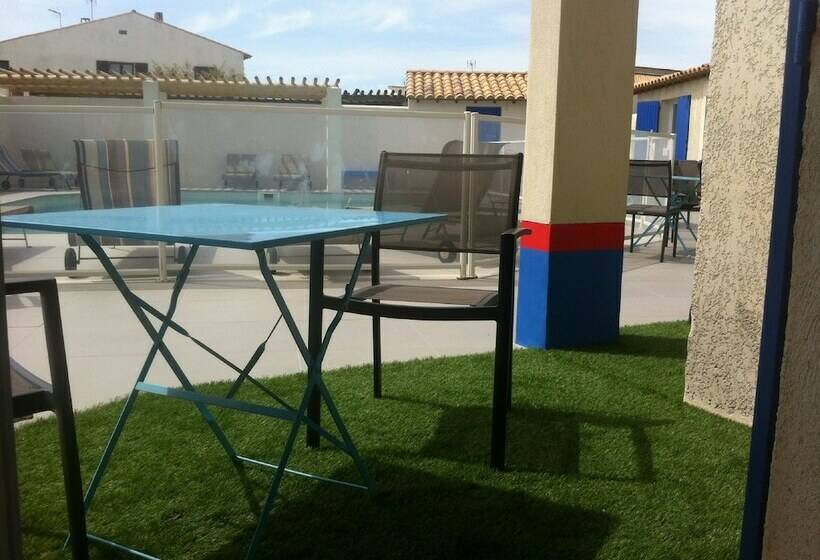 اتاق استاندارد سه تخته با بالکن, Le Bleu Marine