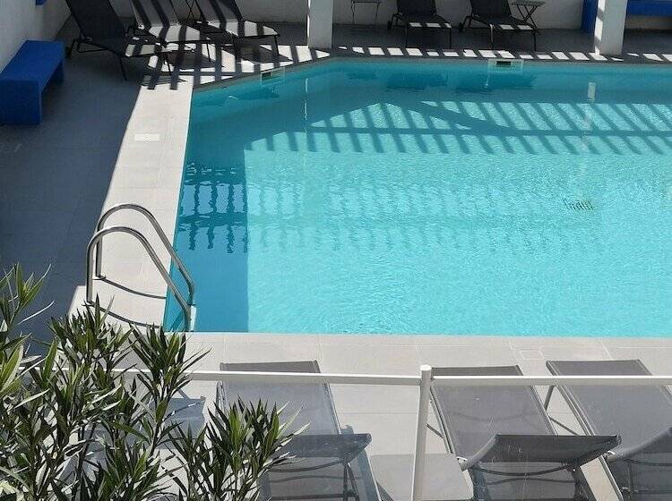 Трехместный Номер Стандарт с Балконом, Le Bleu Marine