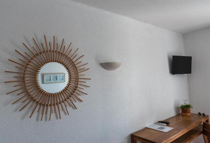 اتاق استاندارد سه تخته با بالکن, Le Bleu Marine