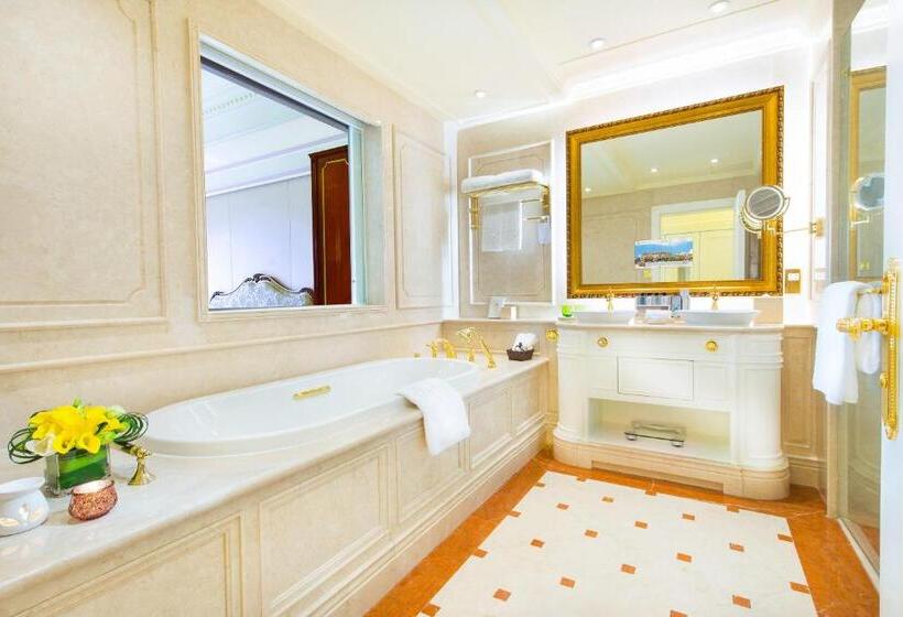 اتاق لوکس, Legend Palace