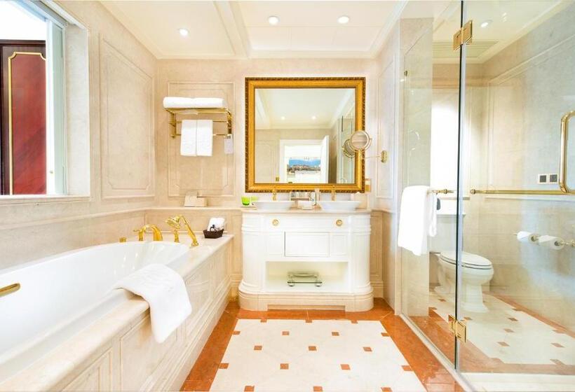 اتاق لوکس, Legend Palace