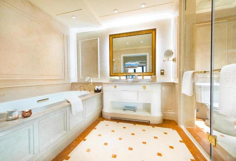 مجموعه ویستا شهر, Legend Palace