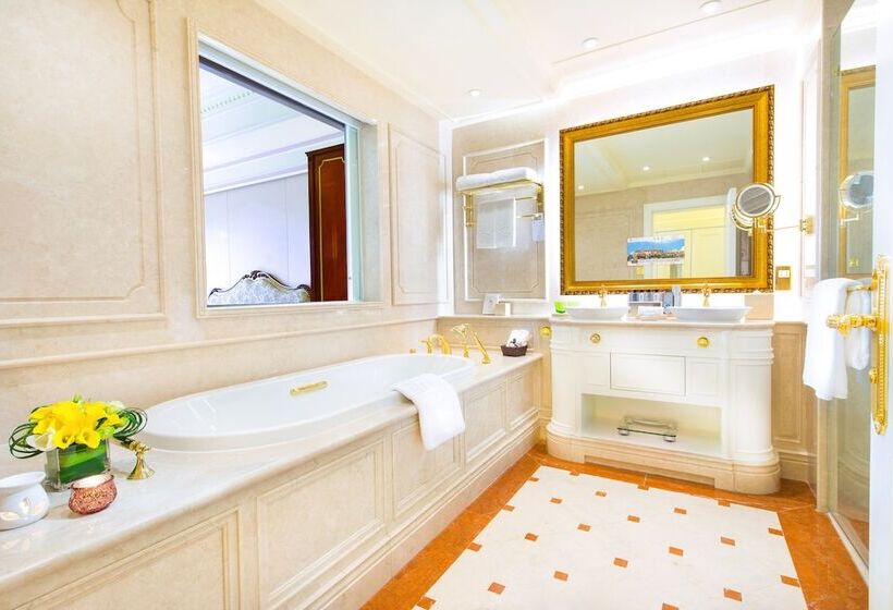 اتاق لوکس, Legend Palace