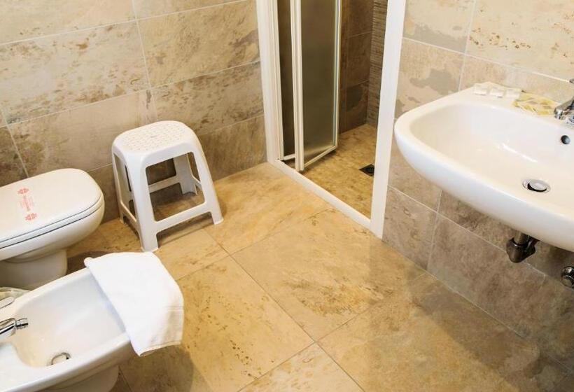 غرفة كومفورت ثلاثية, Villa Sole Resort