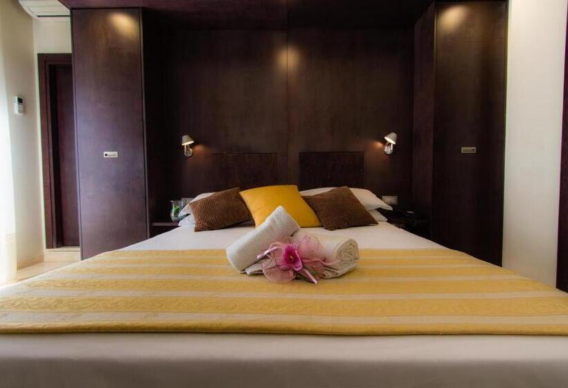 غرفة قياسية مطلّة علي البحر, Villa Sole Resort