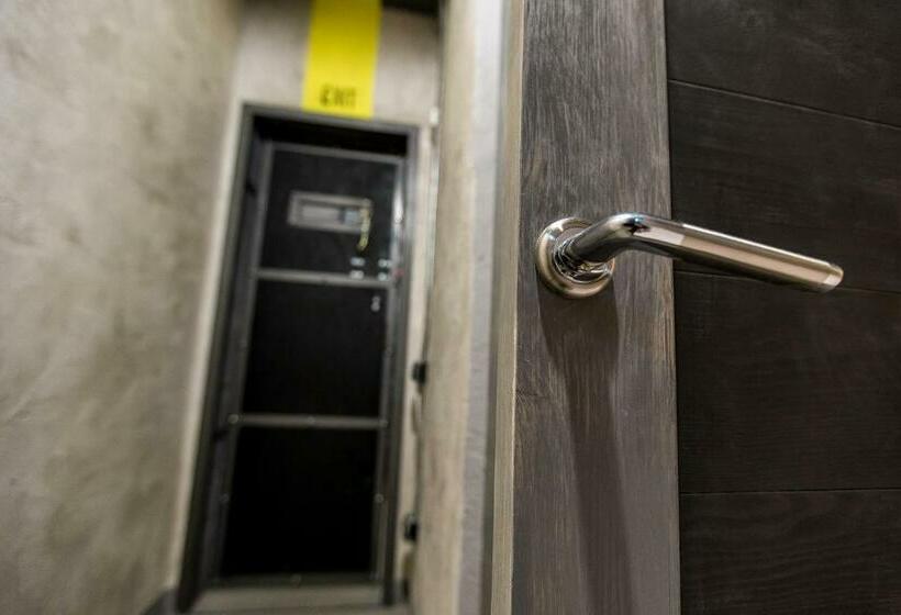 غرفة قياسية, Lviv Loft Prison