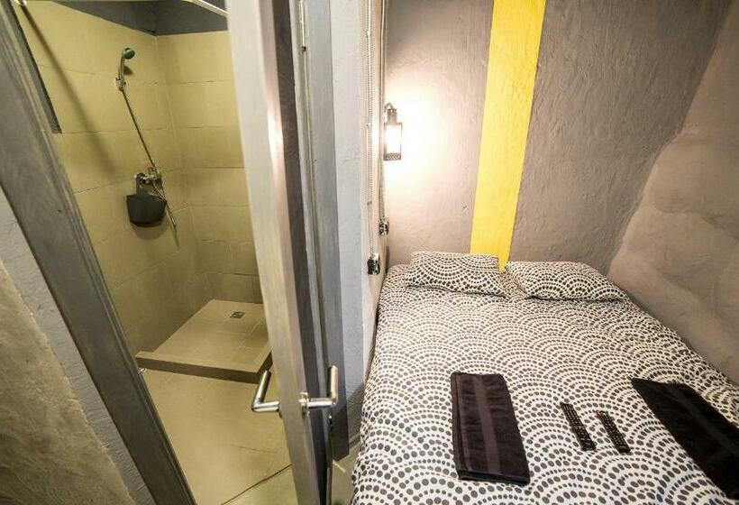 غرفة قياسية, Lviv Loft Prison