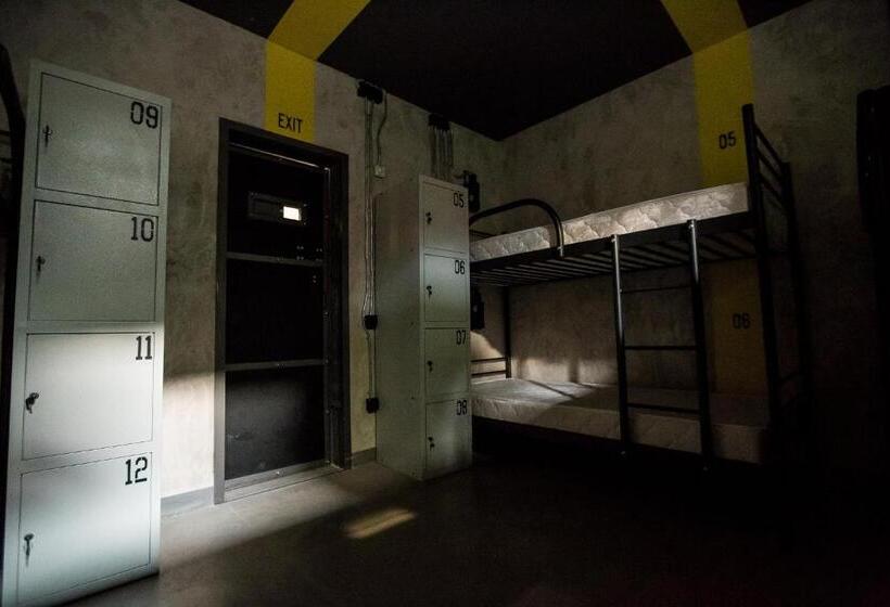 سرير فى غرفة مشتركه, Lviv Loft Prison