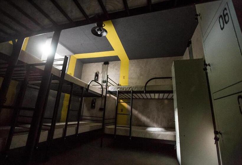 سرير فى غرفة مشتركه, Lviv Loft Prison