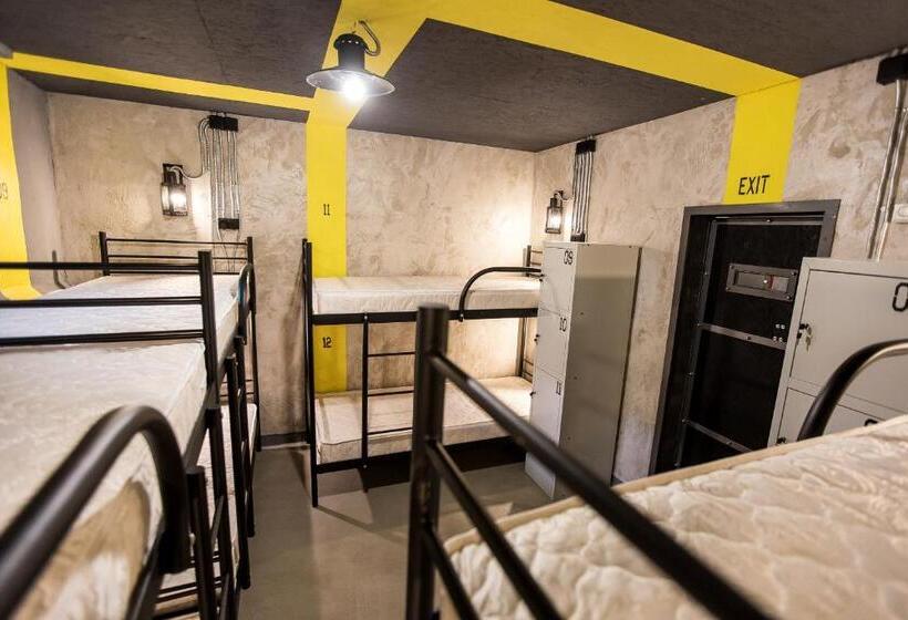 سرير فى غرفة مشتركه, Lviv Loft Prison