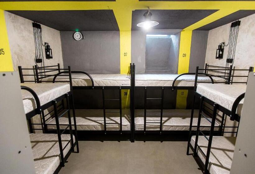 سرير فى غرفة مشتركه, Lviv Loft Prison