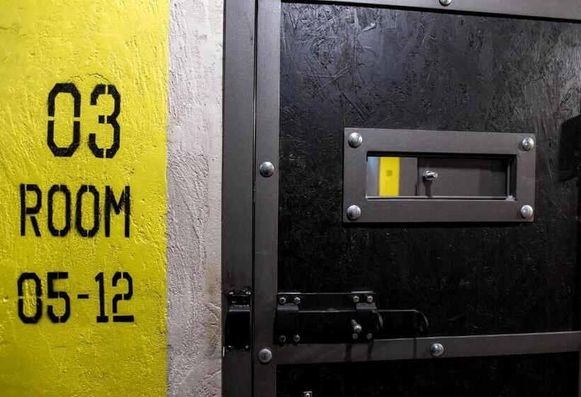 سرير فى غرفة مشتركه, Lviv Loft Prison