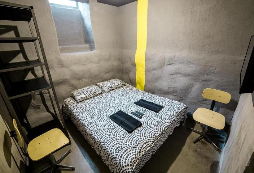 غرفة قياسية, Lviv Loft Prison