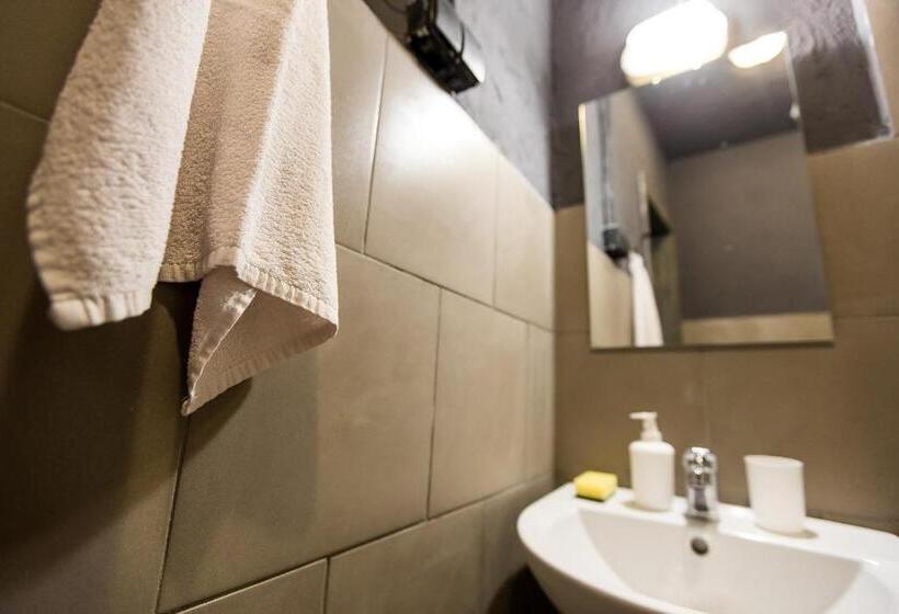 غرفة قياسية, Lviv Loft Prison