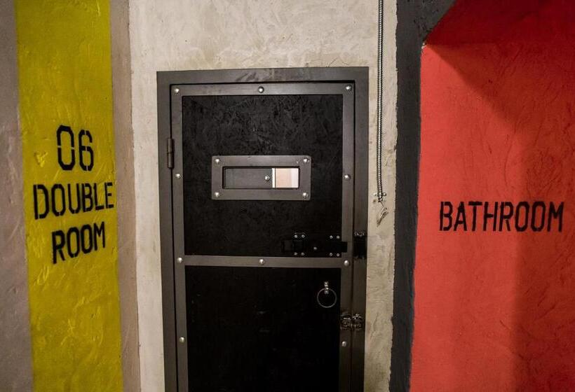 غرفة قياسية, Lviv Loft Prison