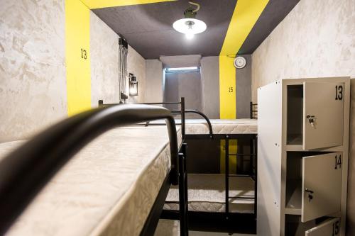 سرير فى غرفة مشتركه, Lviv Loft Prison