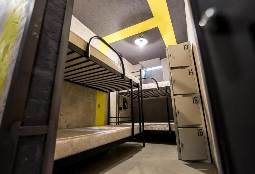 سرير فى غرفة مشتركه, Lviv Loft Prison