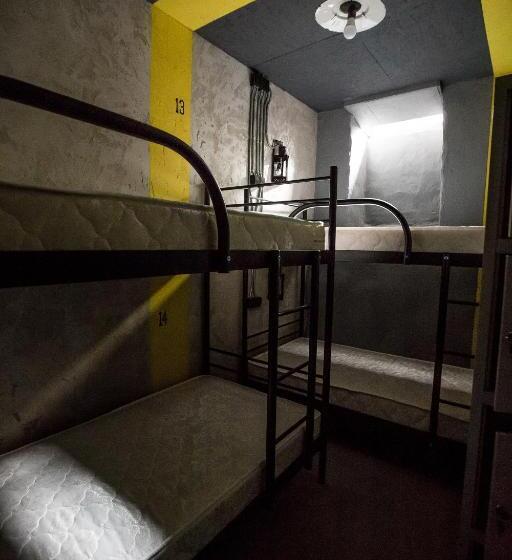 سرير فى غرفة مشتركه, Lviv Loft Prison